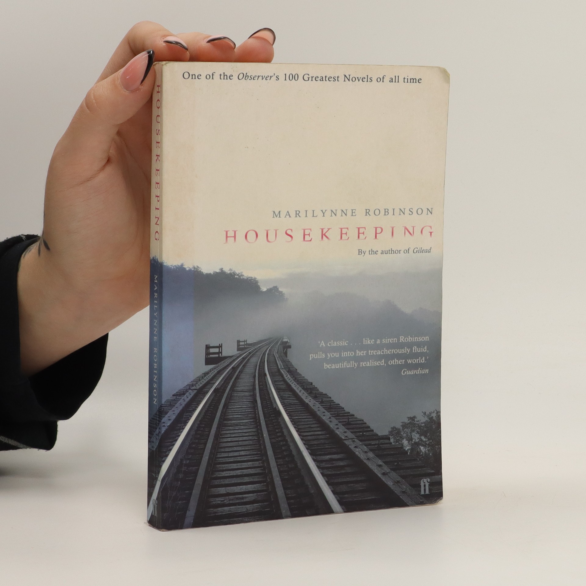 Housekeeping Robinson, Marilynne knihobot.cz
