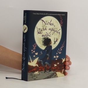 náhled knihy - Dívka, která upíjela měsíc