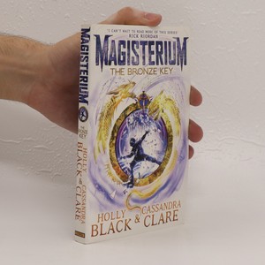 náhled knihy - The Bronze Key. Magisterium 3. díl